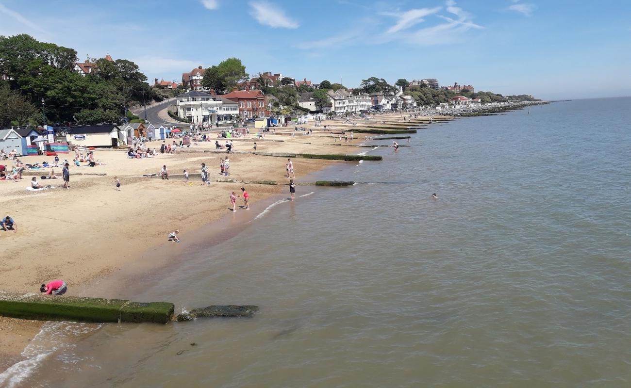 Felixstowe Plajı'in fotoğrafı çakıl ile kum yüzey ile