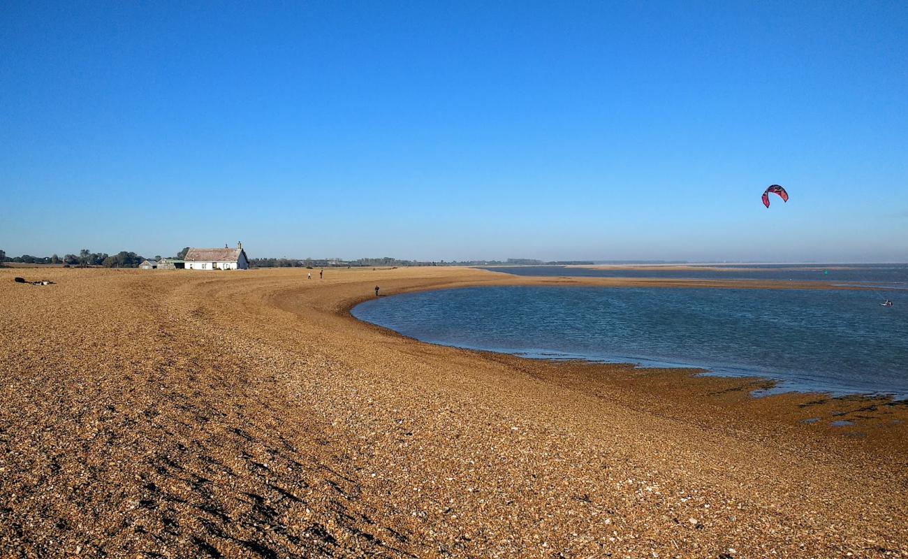 Shingle Street'in fotoğrafı koyu i̇nce çakıl yüzey ile