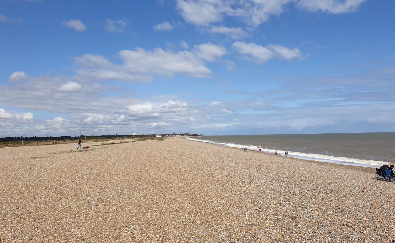 Aldeburgh plajı'in fotoğrafı koyu i̇nce çakıl yüzey ile