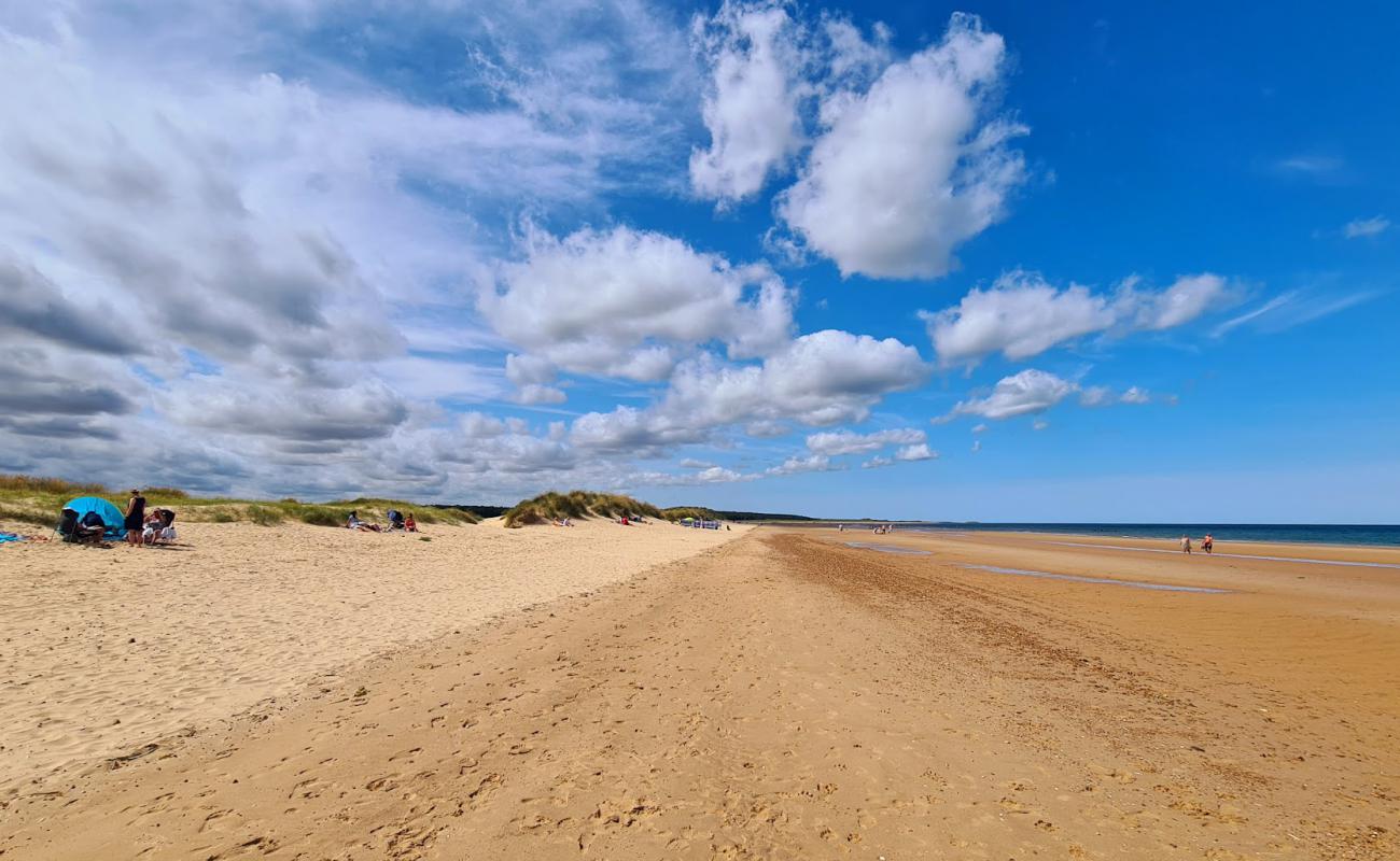 Holkham beach'in fotoğrafı açık bej kum yüzey ile