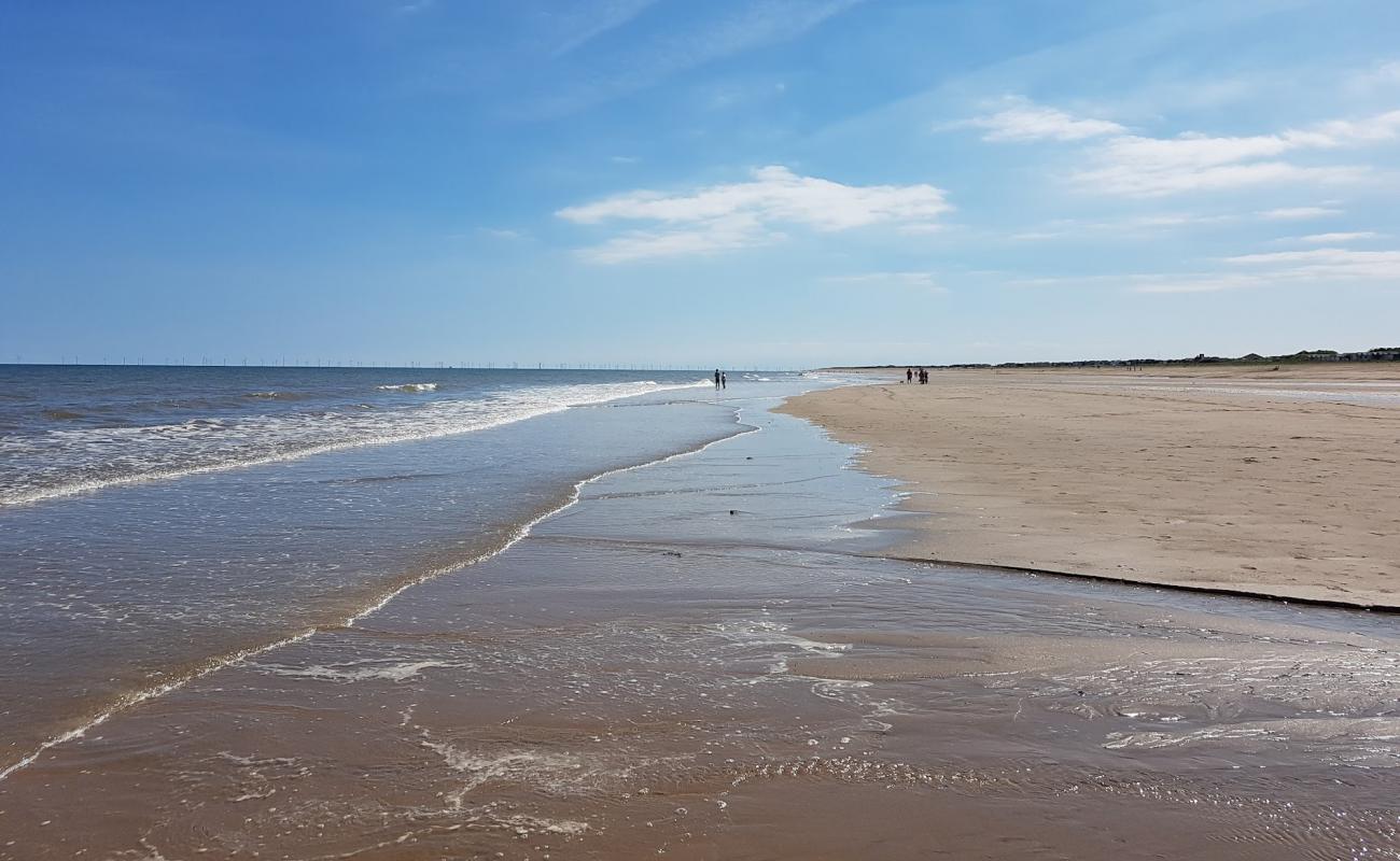Mablethorpe beach'in fotoğrafı açık bej kum yüzey ile