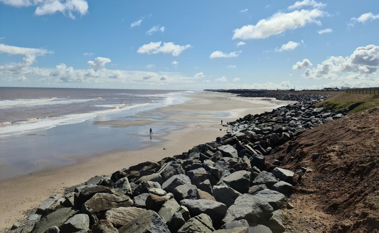 Withernsea Bay beach'in fotoğrafı açık bej kum yüzey ile