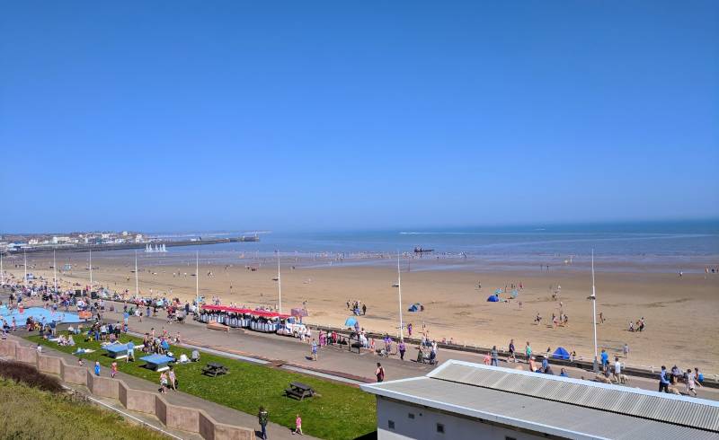 Bridlington beach'in fotoğrafı açık bej kum yüzey ile