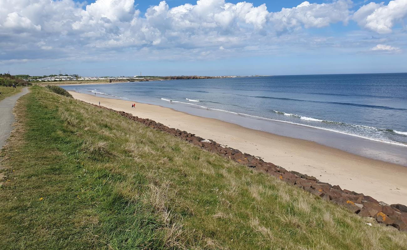 Cambois plajı'in fotoğrafı açık bej kum yüzey ile