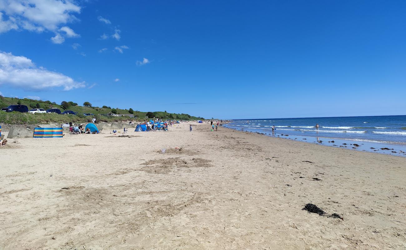 Alnmouth plajı'in fotoğrafı açık bej kum yüzey ile