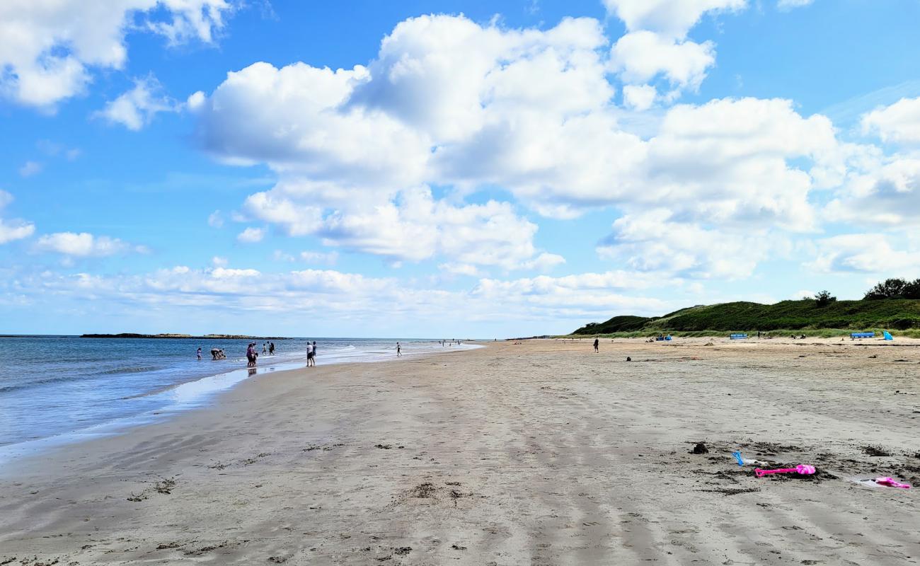 Low Newton beach'in fotoğrafı açık bej kum yüzey ile