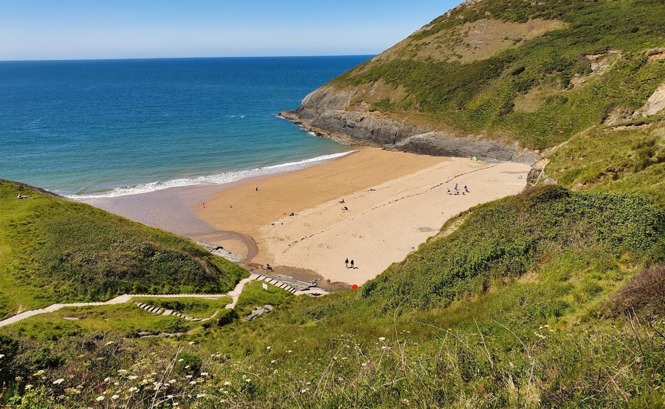 Mwnt plajı'in fotoğrafı kahverengi kum yüzey ile