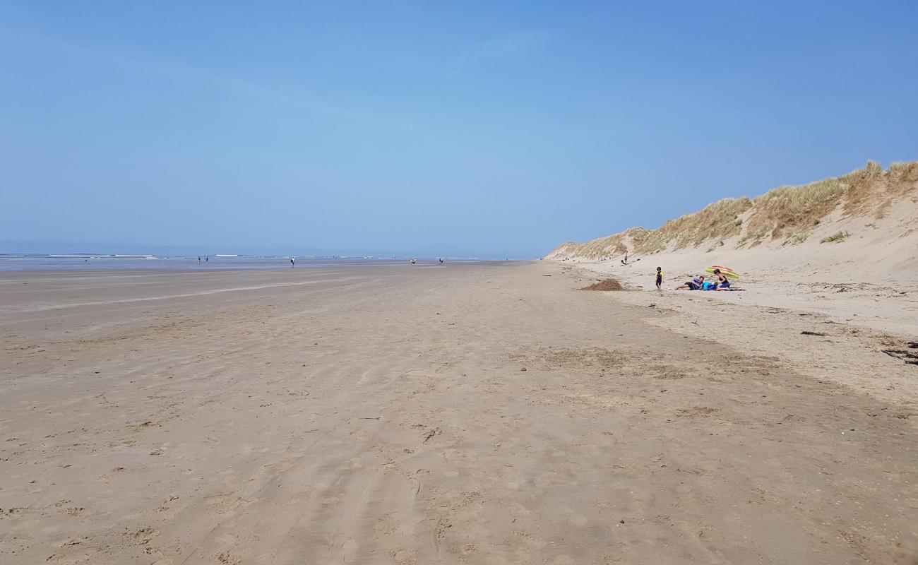 Morfa Dyffryn beach'in fotoğrafı gri çakıl taşı yüzey ile
