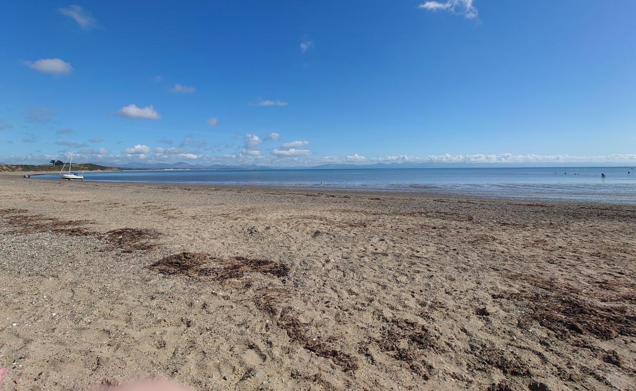 Llanbedrog plajı'in fotoğrafı parlak kum yüzey ile