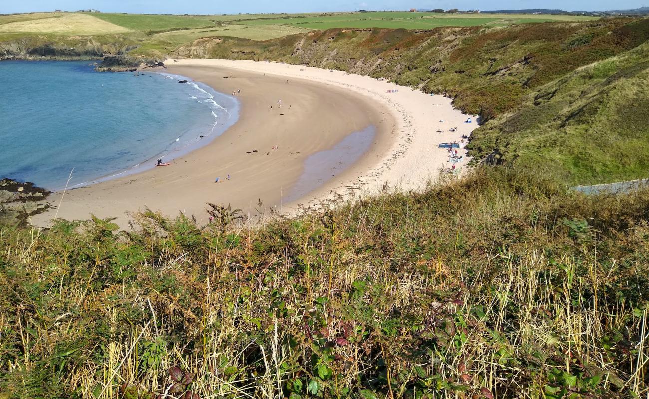 Traeth Porthor'in fotoğrafı açık bej kum yüzey ile