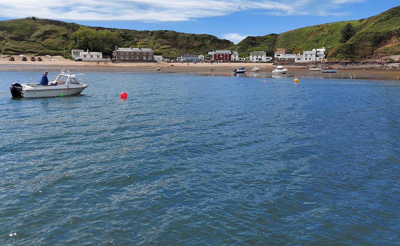 Nefyn plajı'in fotoğrafı parlak kum yüzey ile