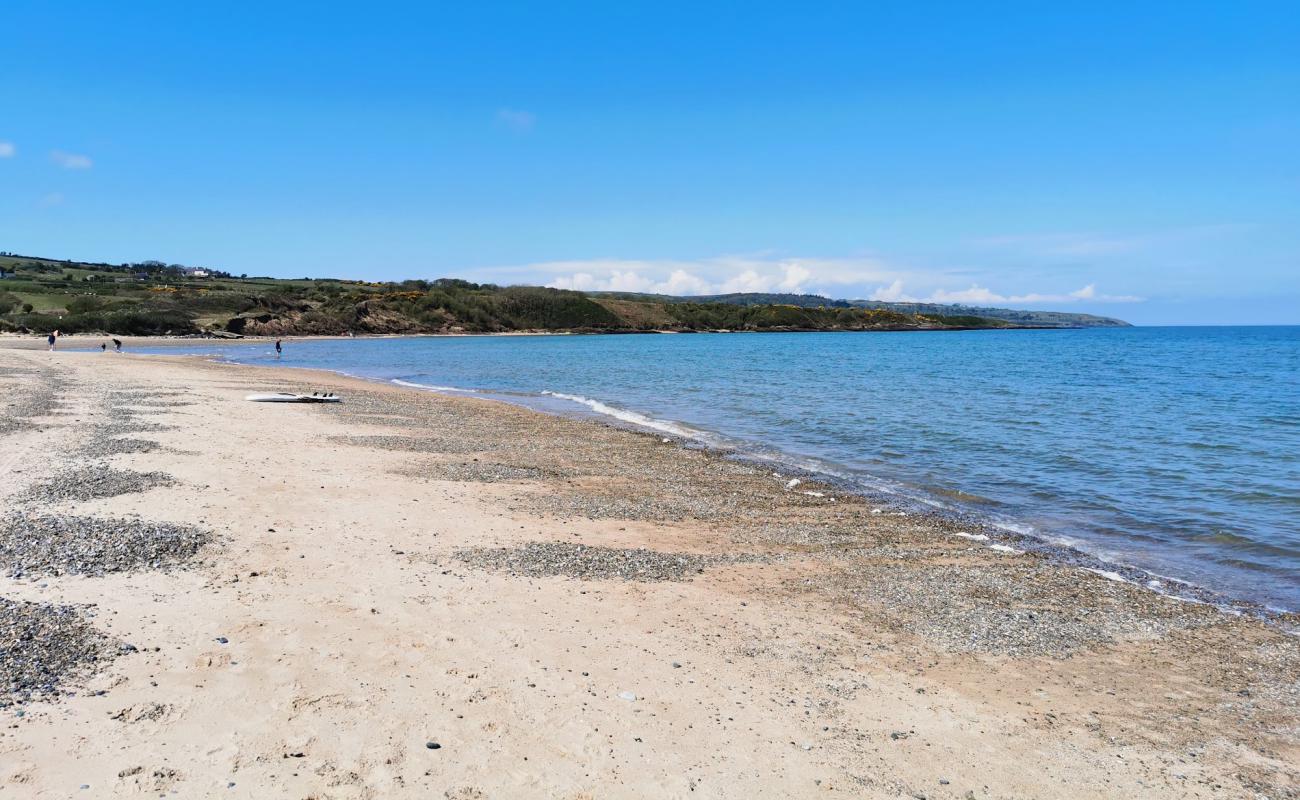 Lligwy plajı'in fotoğrafı açık bej kum yüzey ile
