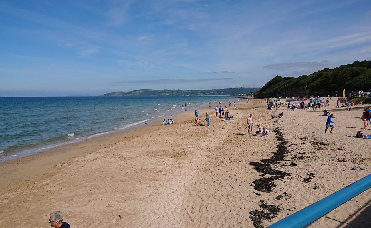 Benllech Plajı'in fotoğrafı açık bej kum yüzey ile