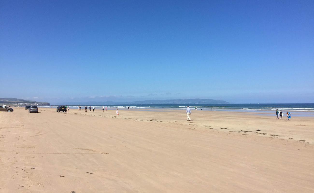 Portstewart Beach'in fotoğrafı parlak kum yüzey ile