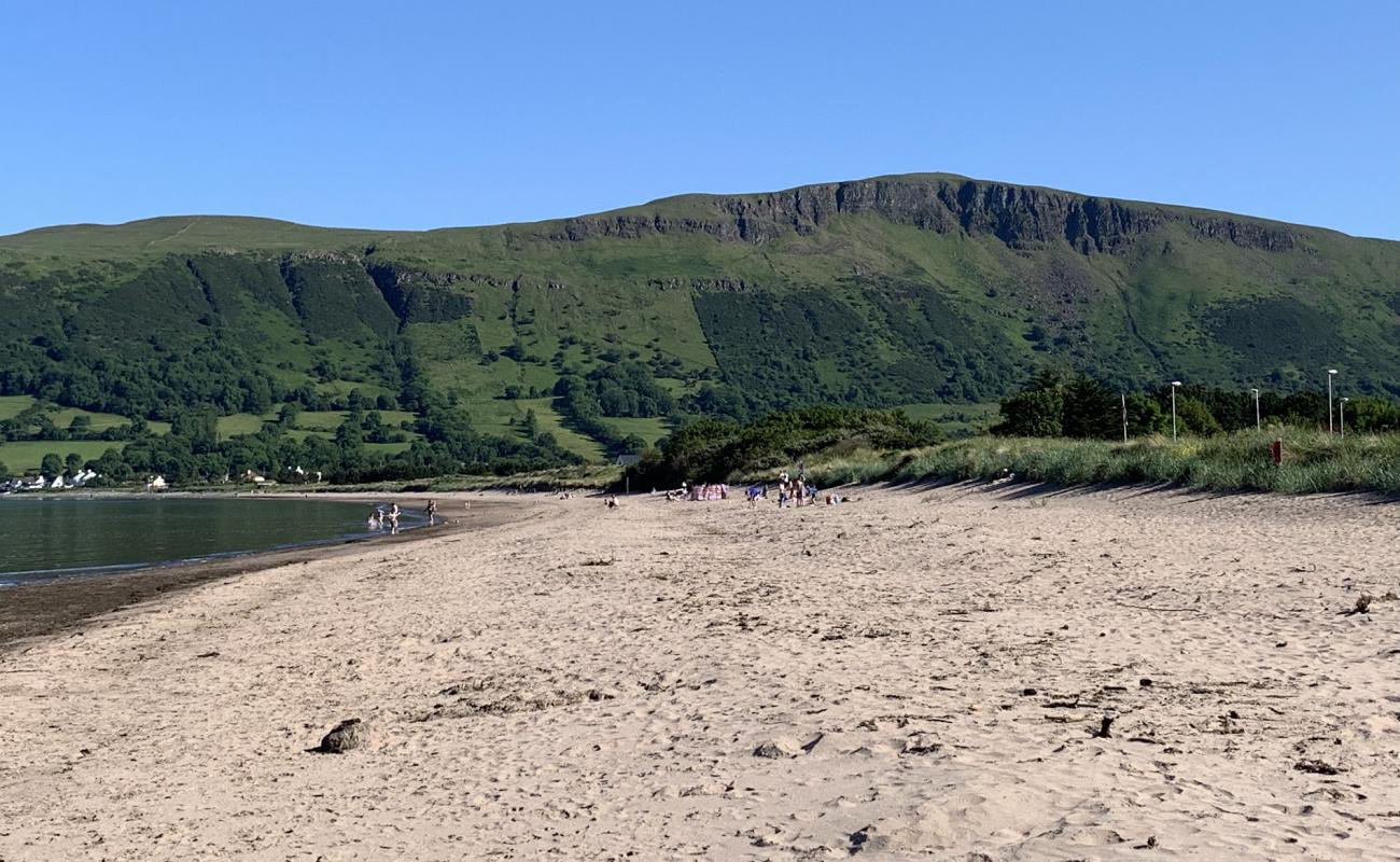 Waterfoot Beach'in fotoğrafı kahverengi kum yüzey ile