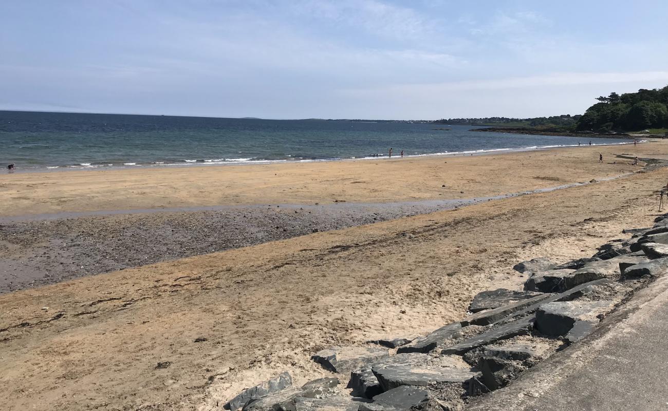 Helen's Bay Beach'in fotoğrafı açık bej kum yüzey ile