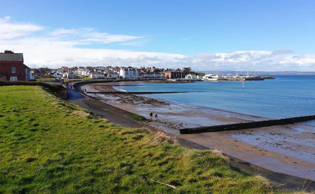 Ballyholme Beach'in fotoğrafı çakıl ile kum yüzey ile