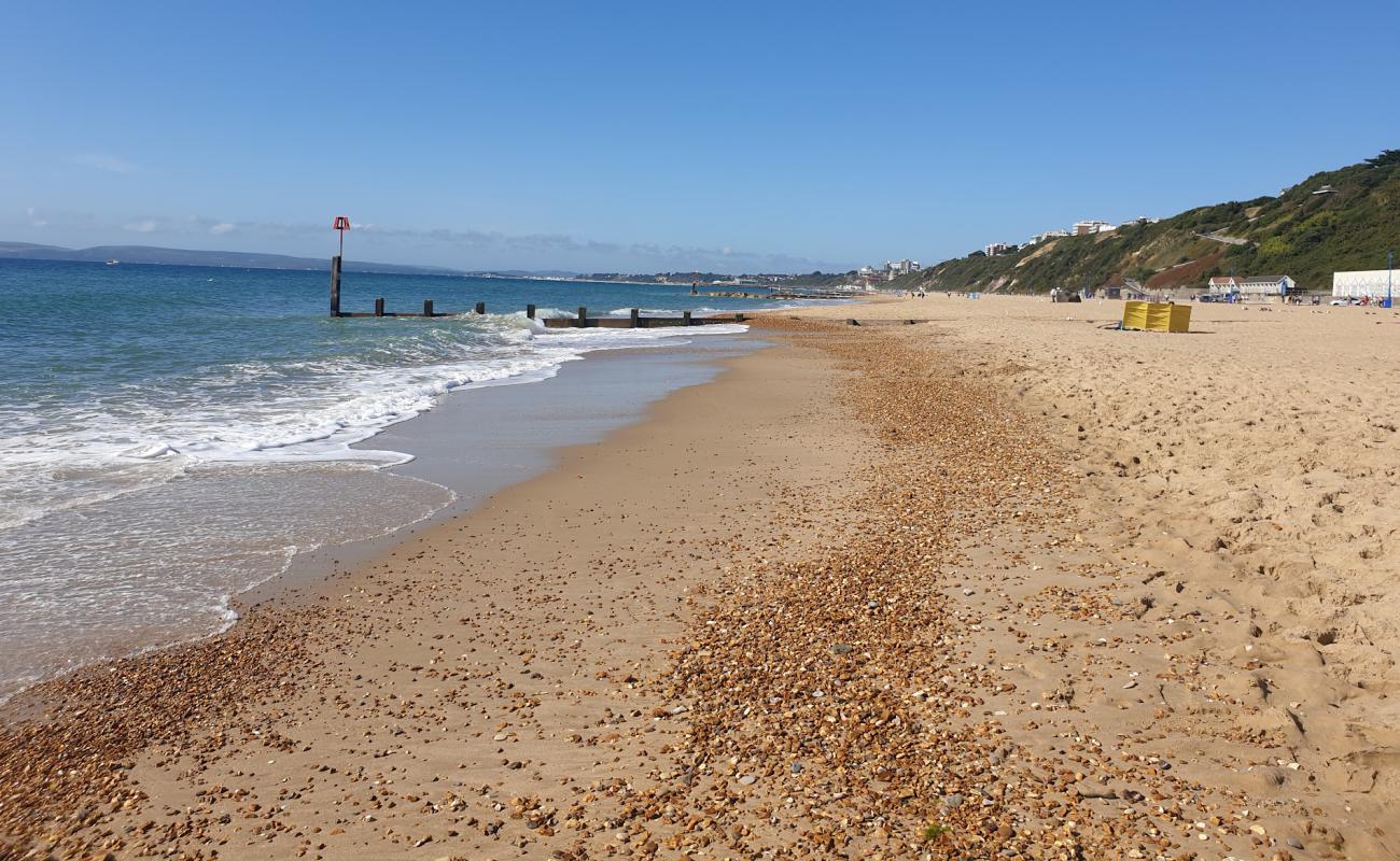 Boscombe Plajı'in fotoğrafı parlak kum yüzey ile