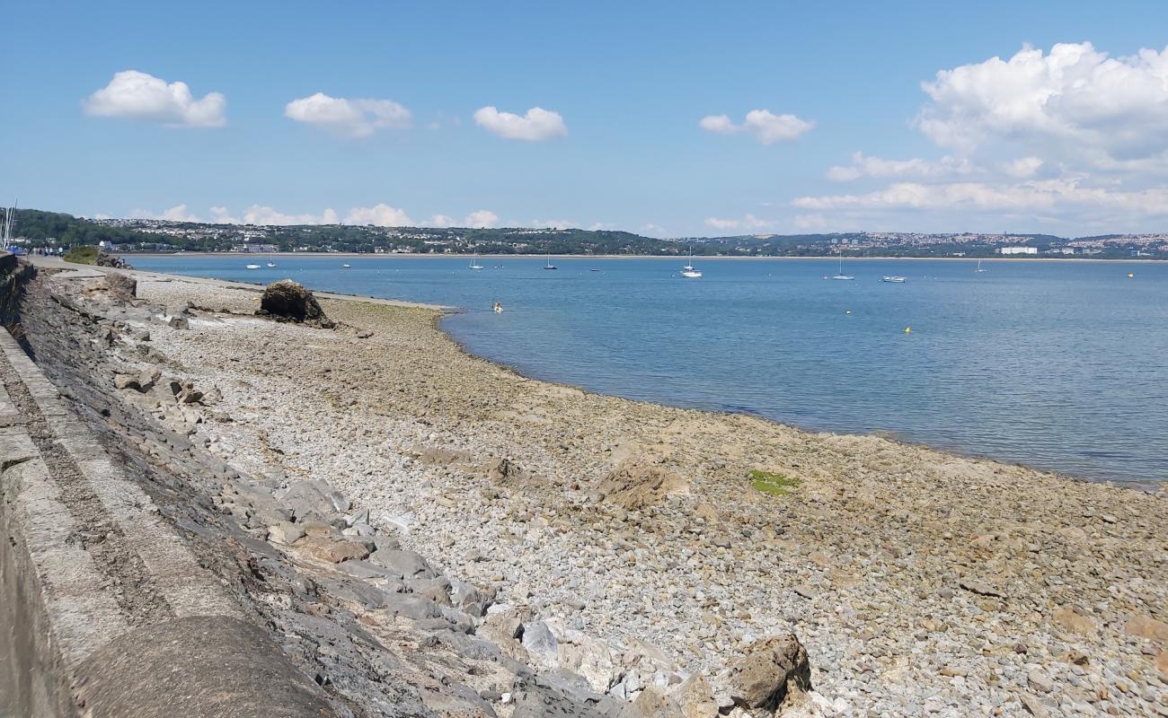 Mumbles beach'in fotoğrafı parlak kum ve kayalar yüzey ile