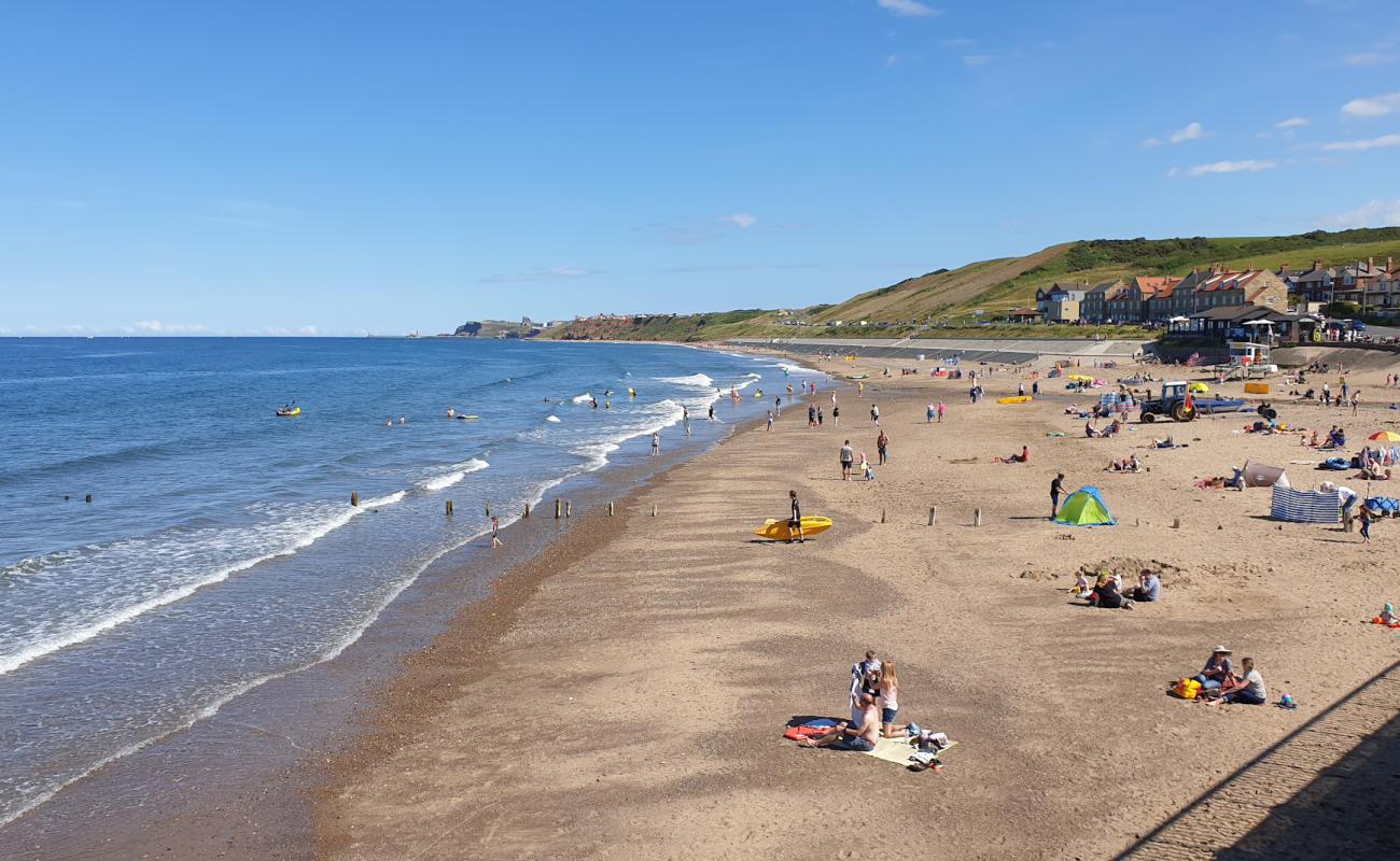 Sandsend plajı'in fotoğrafı açık bej kum yüzey ile