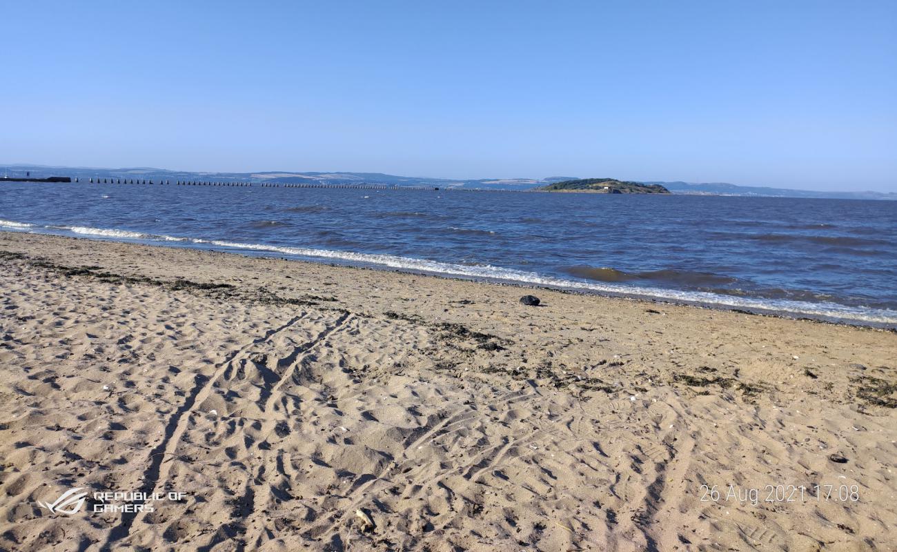 Cramond Plajı'in fotoğrafı açık bej kum yüzey ile