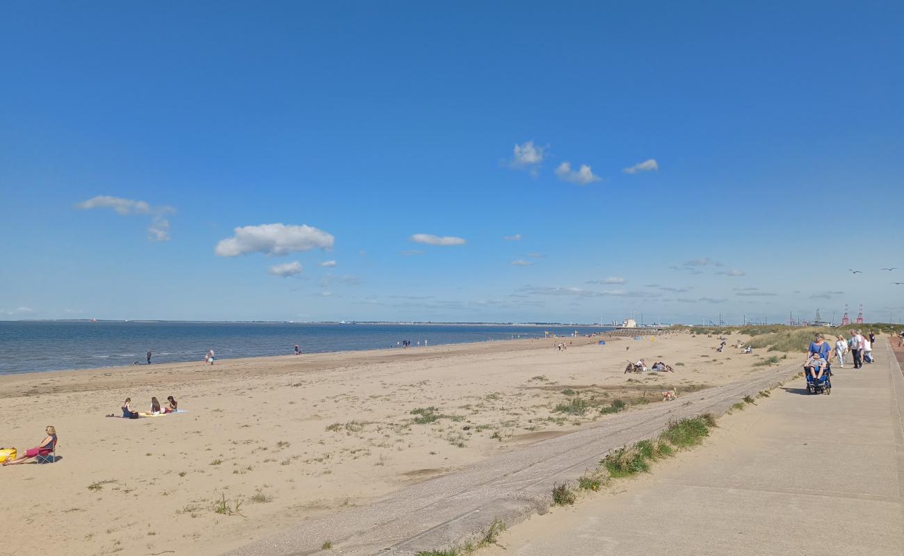 Wallasey Plajı'in fotoğrafı parlak kum yüzey ile