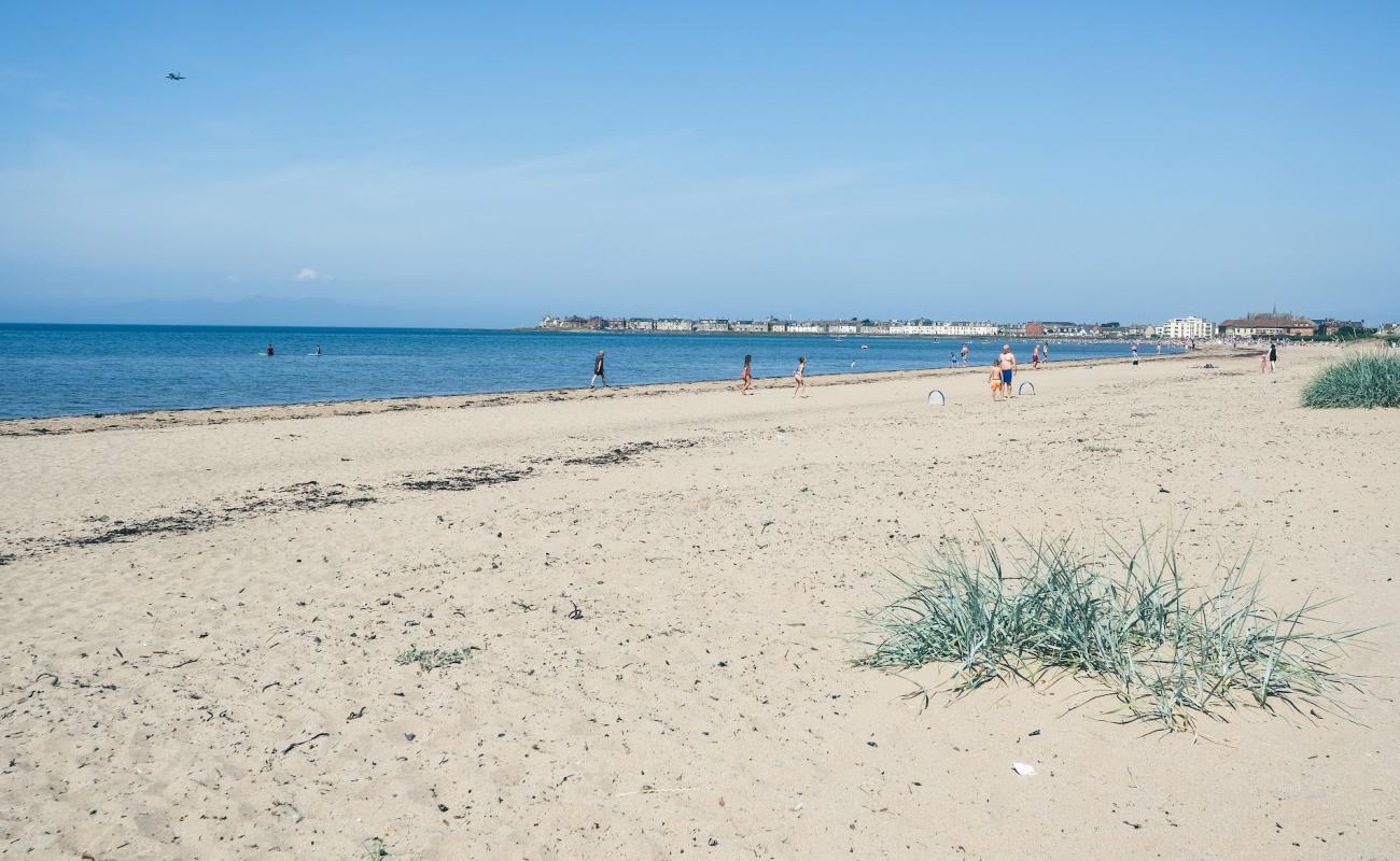 Troon Plajı'in fotoğrafı parlak kum yüzey ile