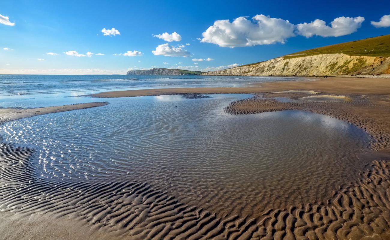 Compton Beach'in fotoğrafı parlak kum yüzey ile