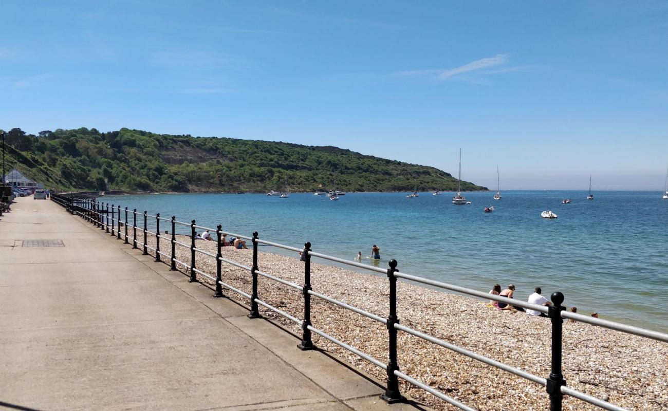 Totland Beach'in fotoğrafı parlak kum yüzey ile