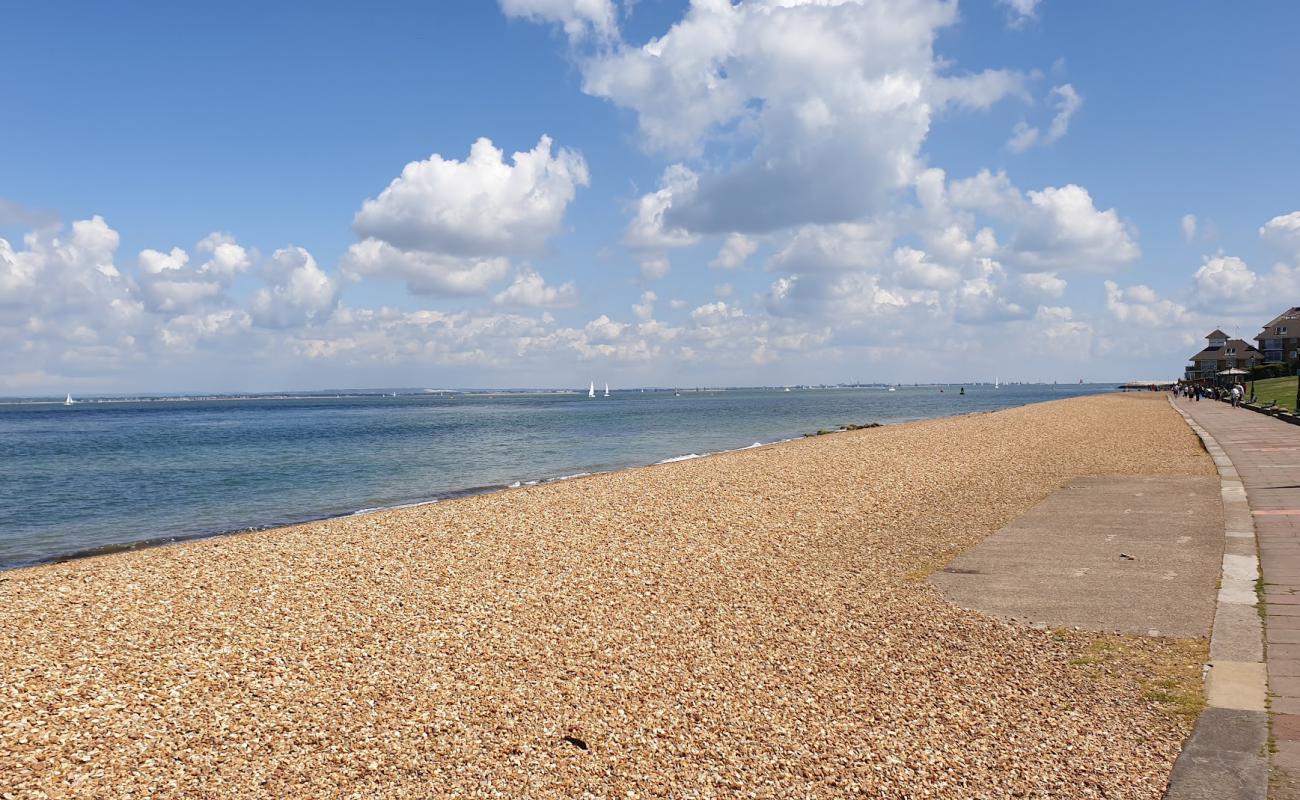 Cowes Beach'in fotoğrafı hafif çakıl yüzey ile