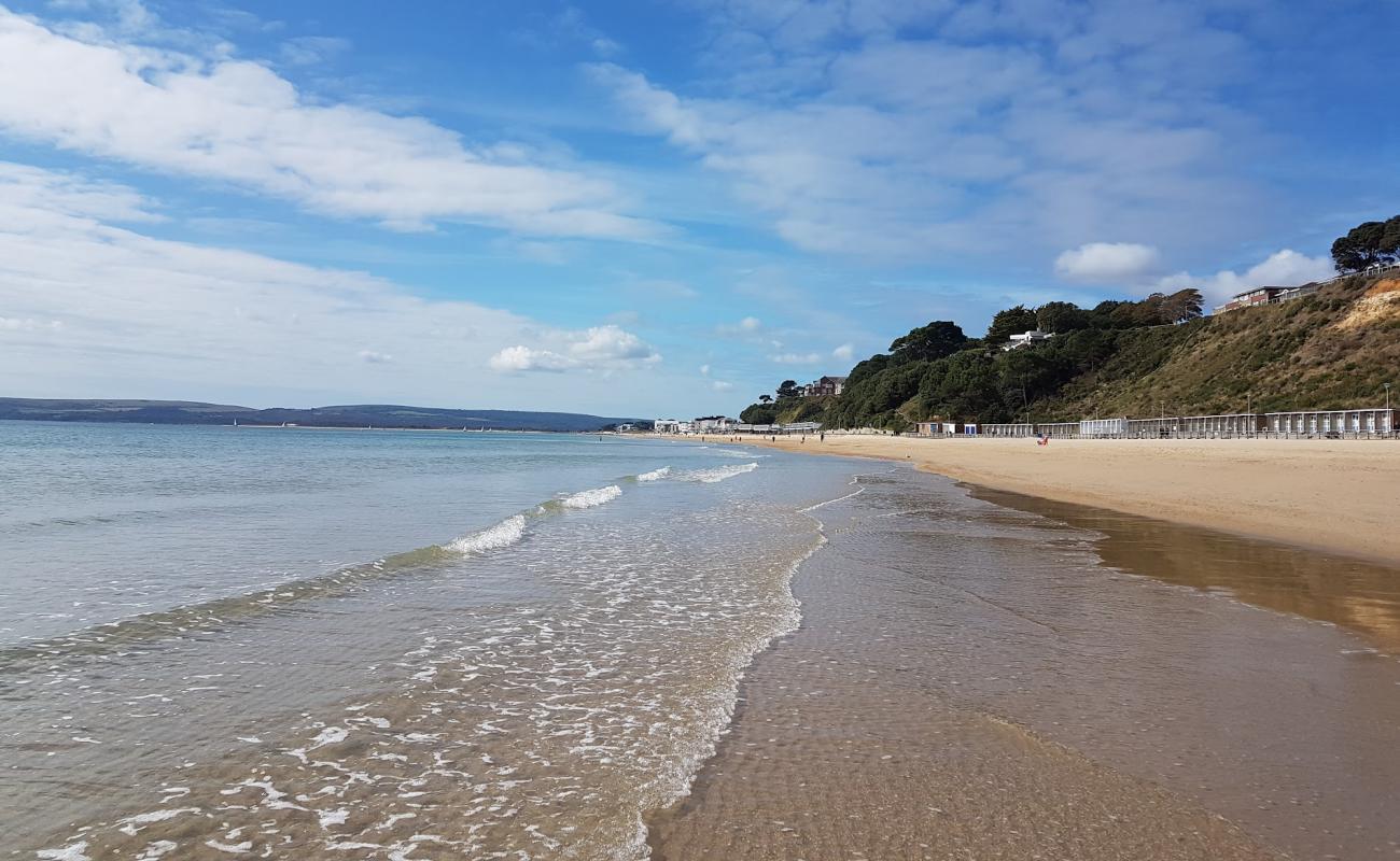 Canford Cliffs Beach'in fotoğrafı parlak kum yüzey ile