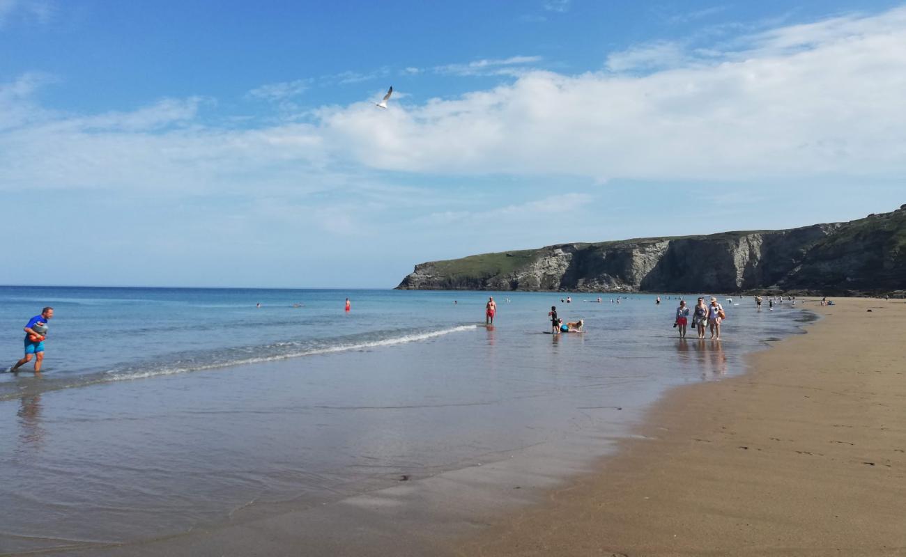 Trebarwith Beach'in fotoğrafı gri kum yüzey ile