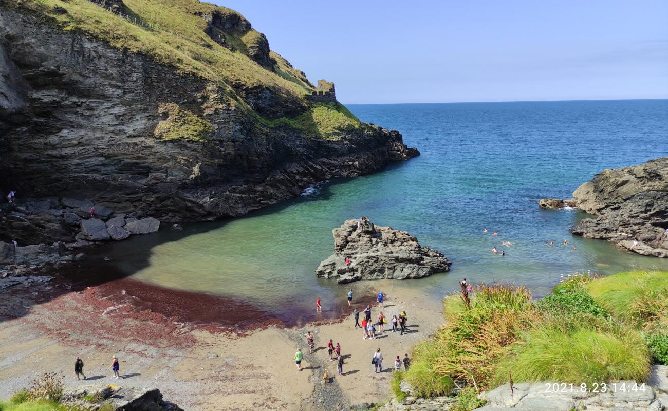 Tintagel Beach'in fotoğrafı çakıl ile kum yüzey ile