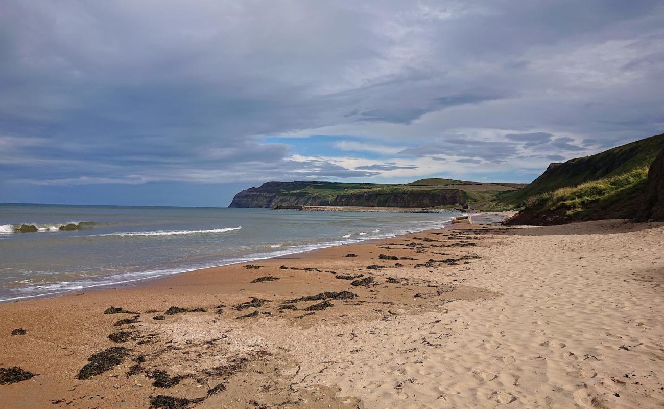 Skinningrove Plajı'in fotoğrafı açık bej kum yüzey ile