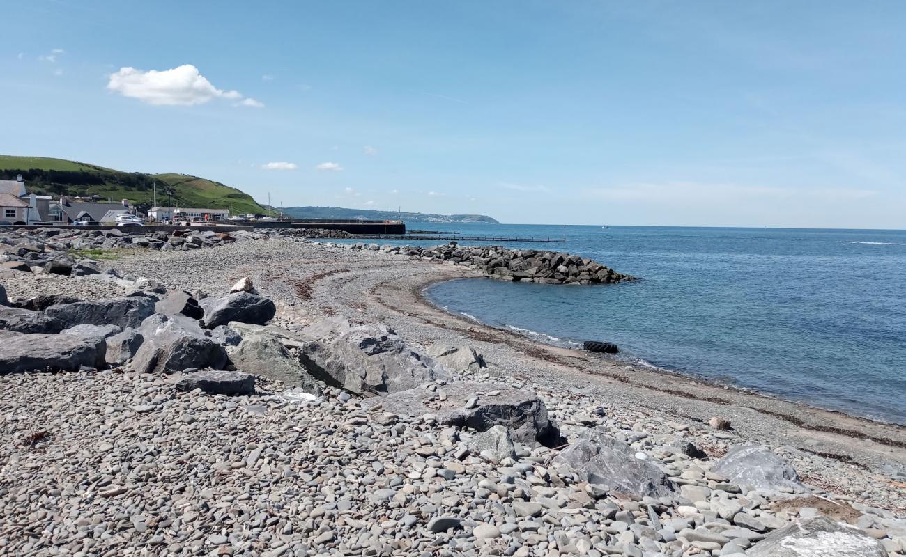 Aberaeron Plajı'in fotoğrafı gri çakıl taşı yüzey ile