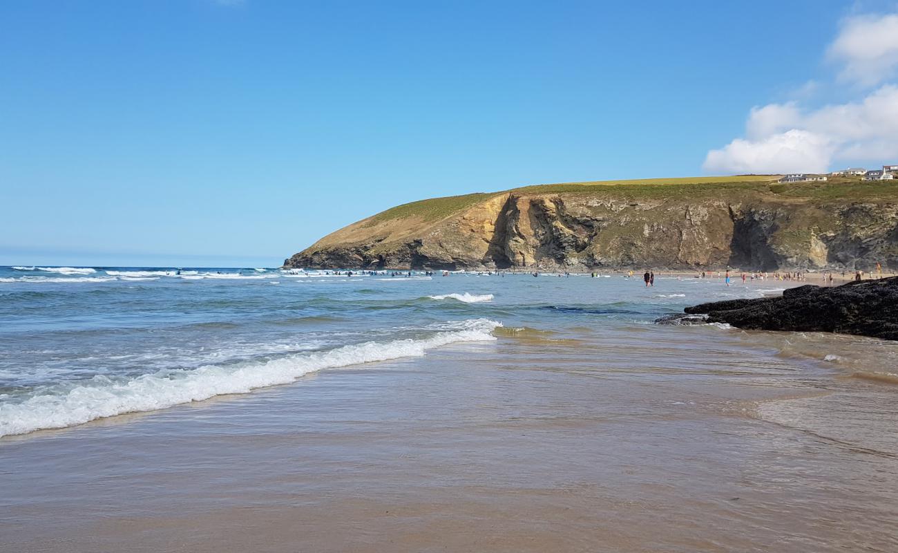 Mawgan Porth Beach'in fotoğrafı parlak kum yüzey ile