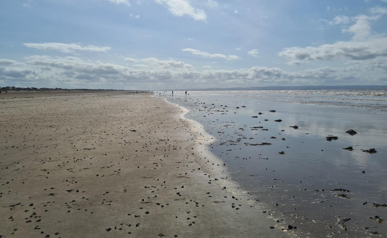 Sand Bay Beach'in fotoğrafı açık bej kum yüzey ile
