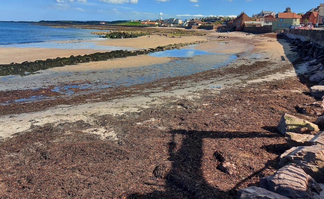 East Beach'in fotoğrafı bej kum ve kayalar yüzey ile