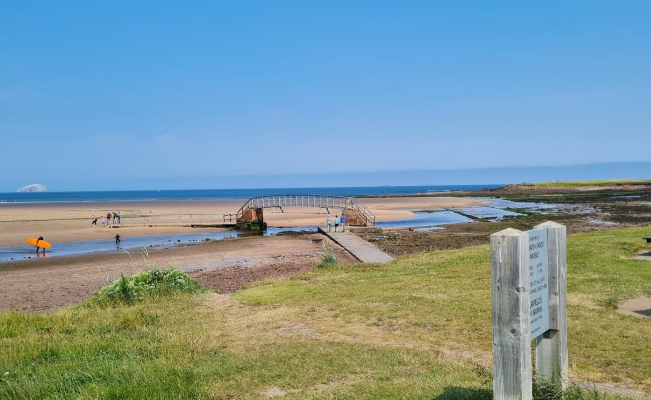 Belhaven Bay Beach'in fotoğrafı açık bej kum yüzey ile