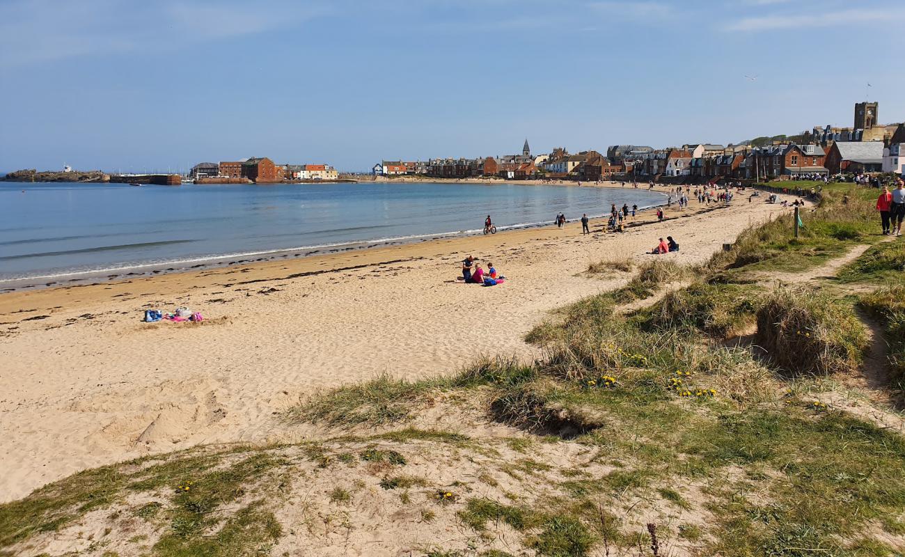 West Bay Beach'in fotoğrafı açık bej kum yüzey ile