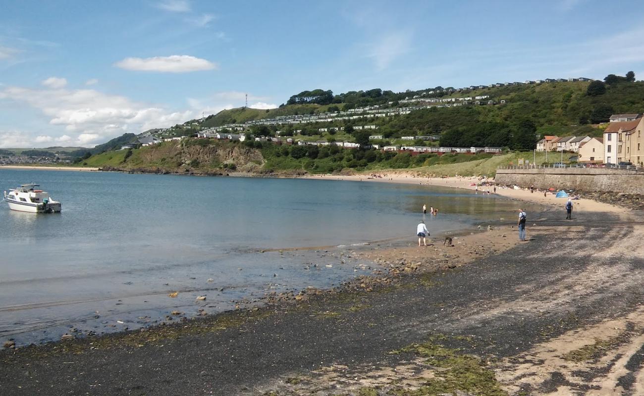 Pettycur Beach'in fotoğrafı açık bej kum yüzey ile