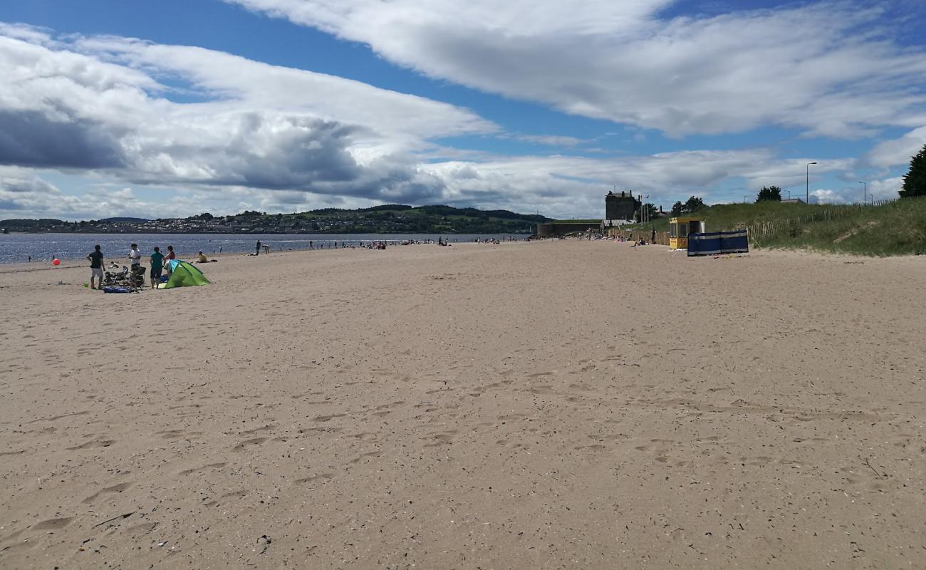 Broughty Ferry Beach'in fotoğrafı açık bej kum yüzey ile