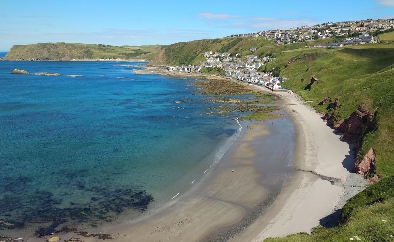 Gardenstown Beach'in fotoğrafı açık bej kum yüzey ile