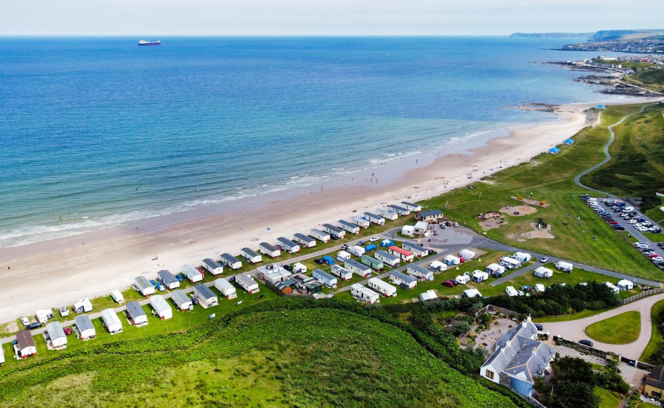Boyndie Bay Beach'in fotoğrafı açık bej kum yüzey ile