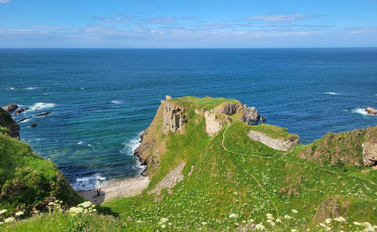 Findlater Castle Beach'in fotoğrafı kayalık arazi yüzey ile