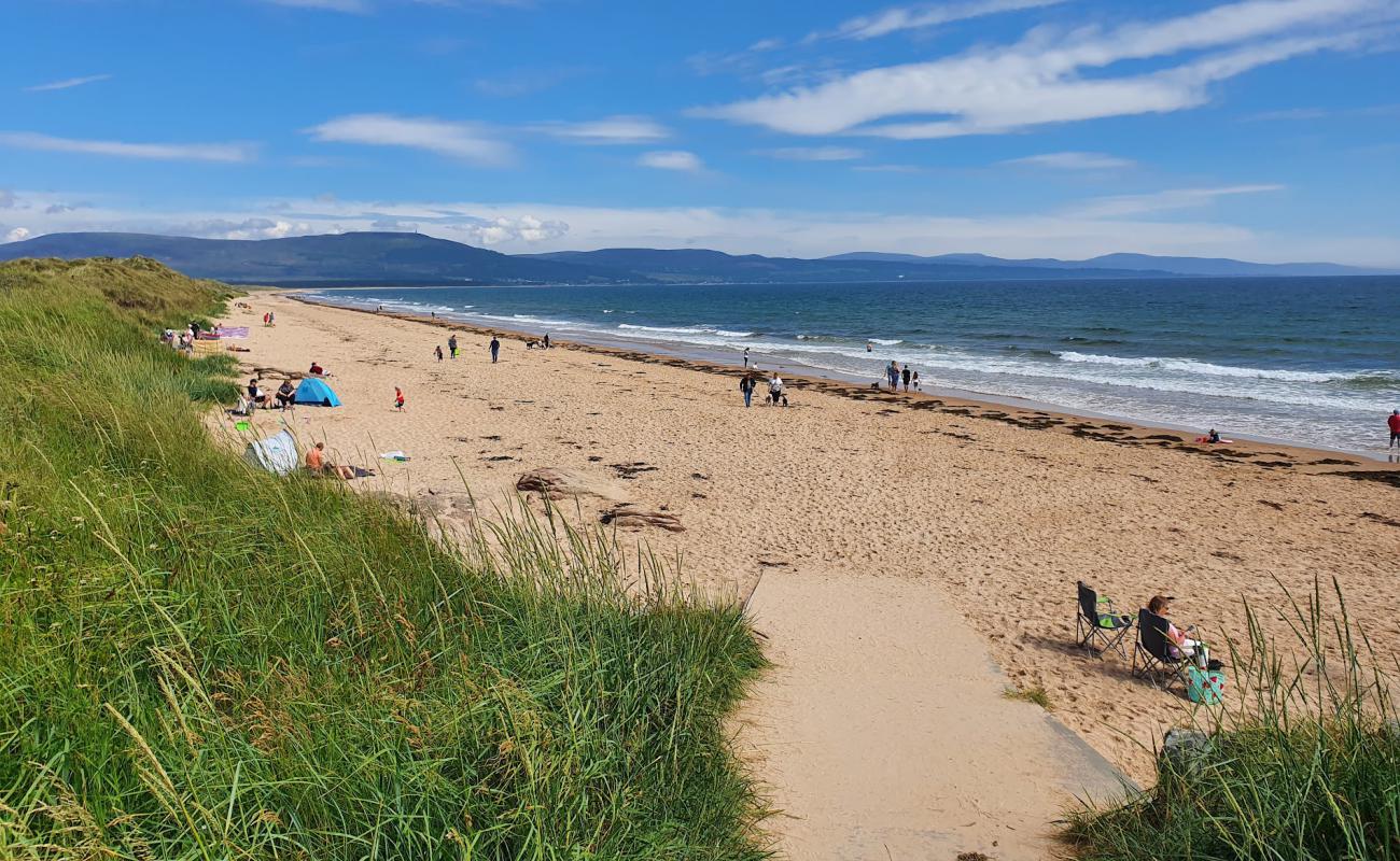Embo Beach'in fotoğrafı i̇nce bej kum yüzey ile