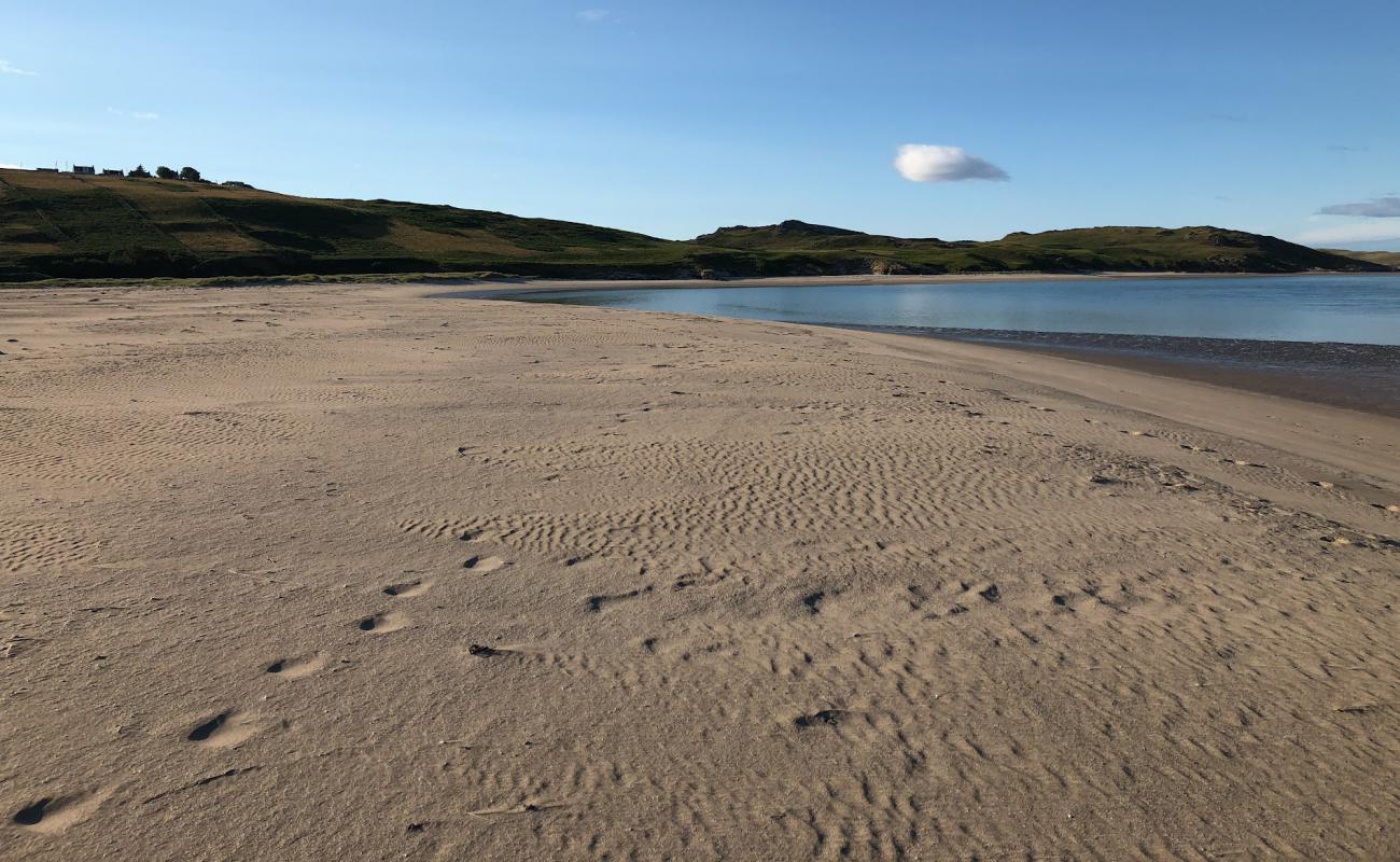 Skinnet Beach'in fotoğrafı açık bej kum yüzey ile
