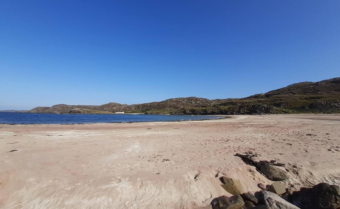 Clachtoll Broch'in fotoğrafı açık bej kum yüzey ile