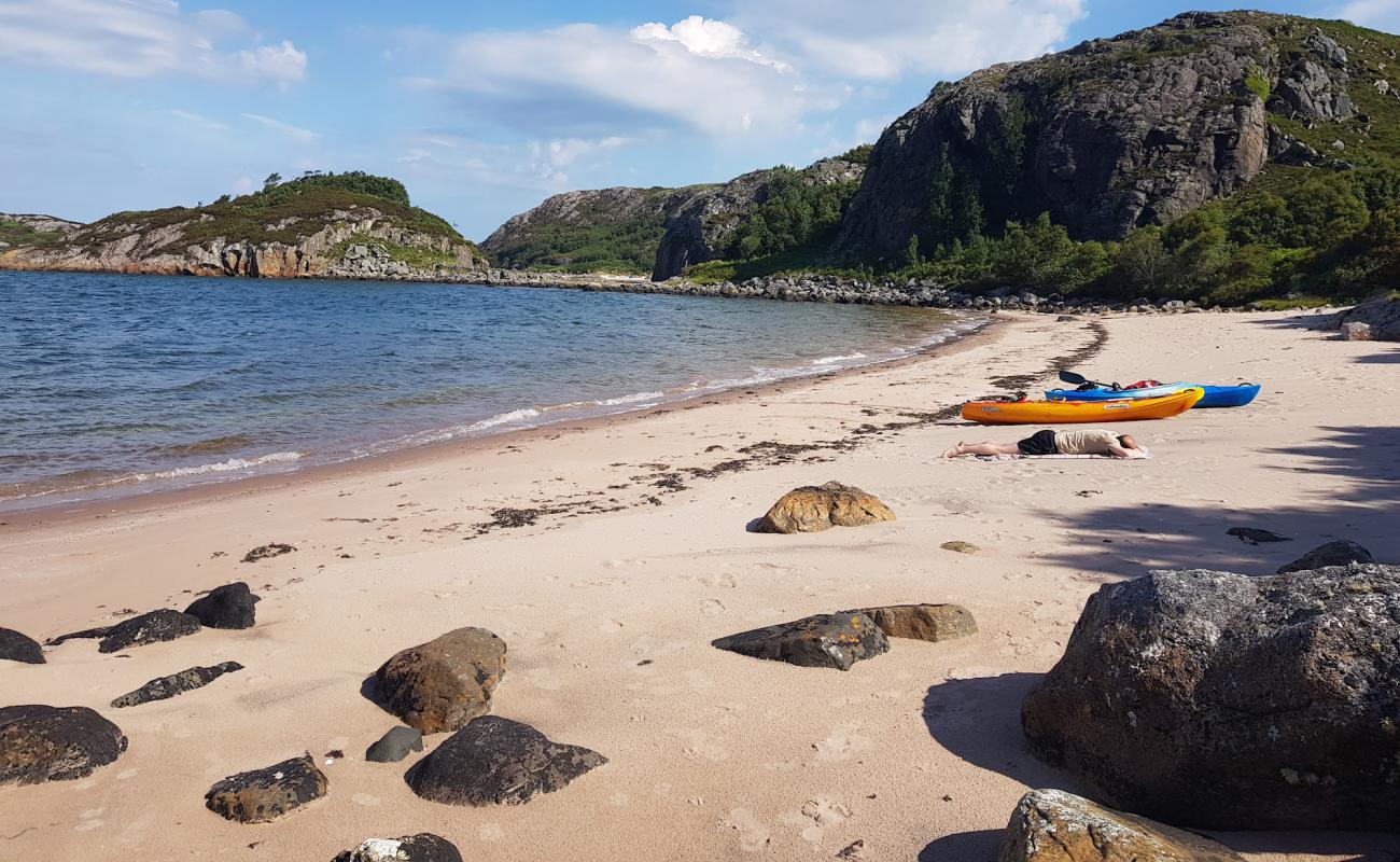 Gruinard Beach'in fotoğrafı parlak kum yüzey ile