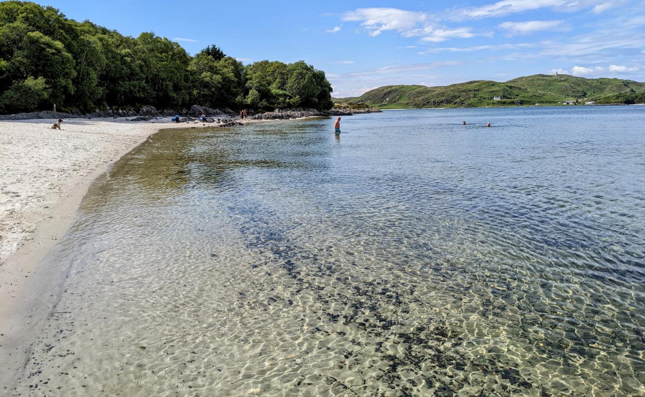 Silver Sands of Morar'in fotoğrafı parlak kum yüzey ile